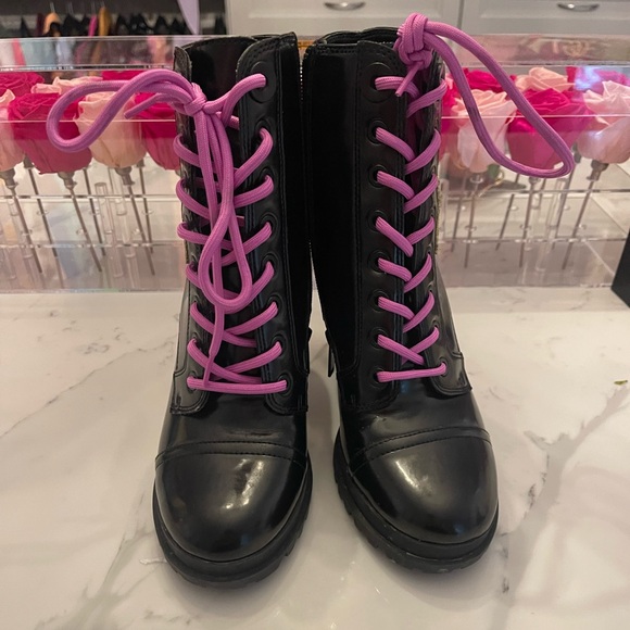 Adorable Aldo booties - Picture 3 of 5